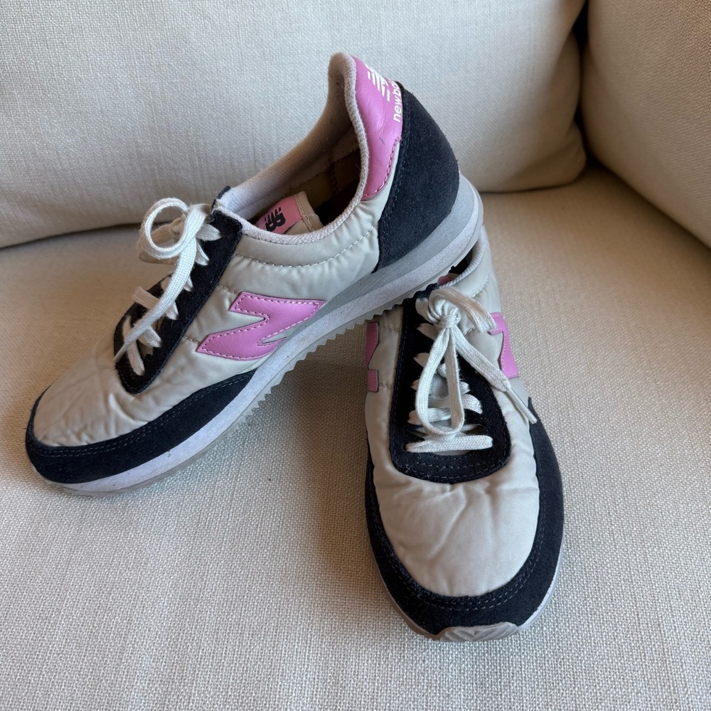 EUC New Balance WL 720CD sneakers US 8/Eu 39 women’s